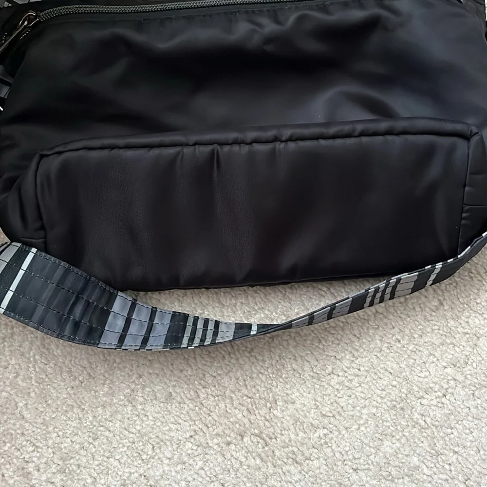 Lug, black quilted back with interchangeable crossbody straps - Picture 3 of 8